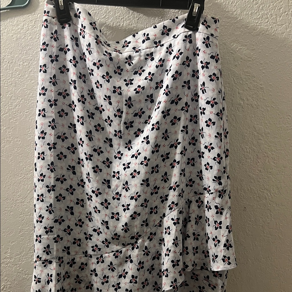 Ann taylor women’s Multi-color skirt.Z:10.